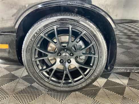 Used 2014 Dodge Challenger SXT w/ Sport Appearance Package image 9