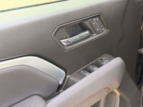 Used 2025 Chevrolet Colorado Z71 w/ Technology Package image 19