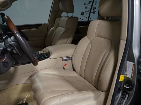 Used 2020 Lexus LX 570 4WD w/ Luxury Package image 6