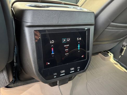 Used 2025 GMC Yukon XL Denali Ultimate AWD/4WD image 20