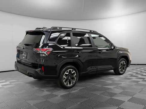 Used 2025 Subaru Forester Premium image 5