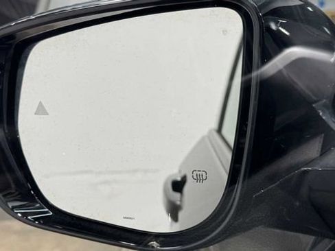 Used 2022 Jeep Grand Cherokee L Limited RWD image 12