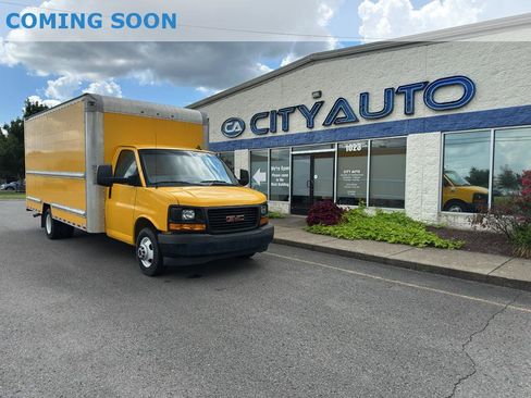 Used 2017 GMC Savana 3500 Extended RWD image 1