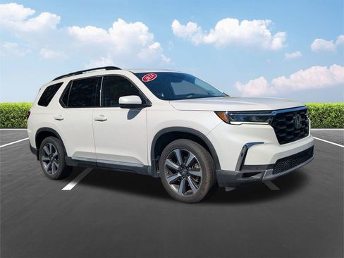 Used 2024 Honda Pilot Touring image 2