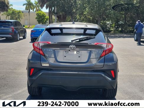 Used 2019 Toyota C-HR XLE FWD image 5