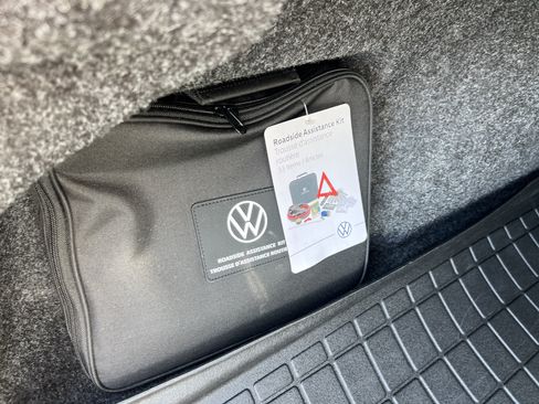 Used 2024 Volkswagen Jetta GLI 40th Anniversary Edition FWD image 9