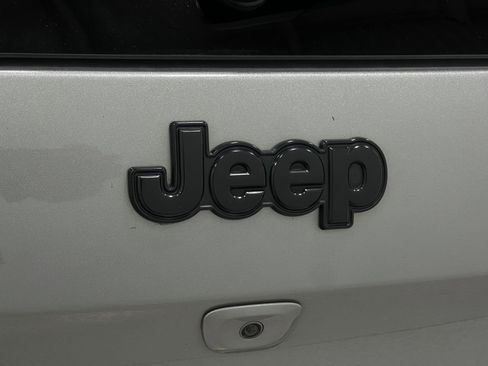 Used 2017 Jeep Cherokee Limited AWD/4WD image 37