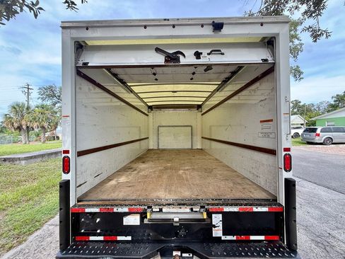 Used 2022 Ford E-350 and Econoline 350 Super Duty image 11