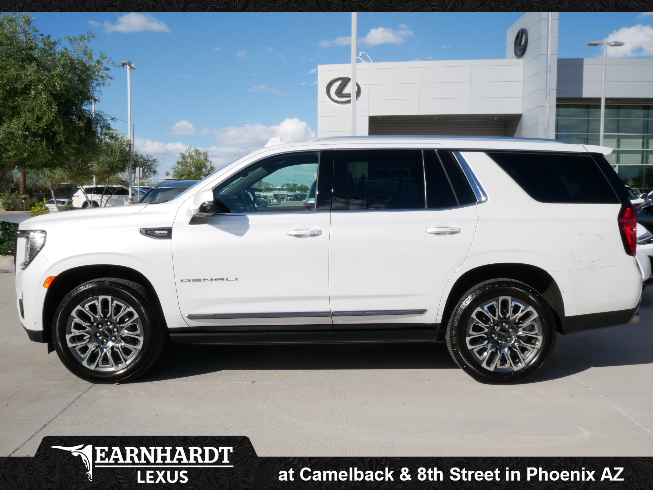 Used 2023 GMC Yukon Denali Ultimate AWD/4WD image 3
