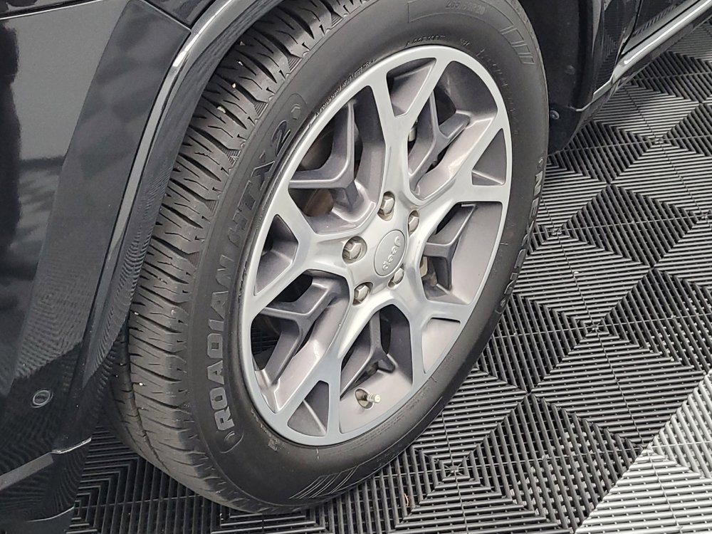 Used 2019 Jeep Grand Cherokee Overland AWD/4WD image 31