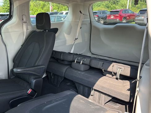 Used 2023 Chrysler Voyager LX FWD image 17