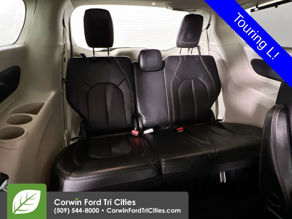 Used 2020 Chrysler Pacifica Touring-L FWD image 16