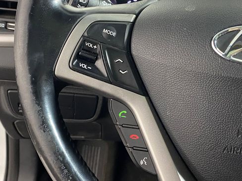 Used 2013 Hyundai Veloster w/ Style Pkg image 16