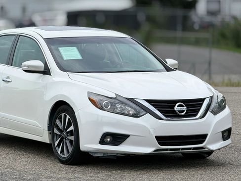 Used 2016 Nissan Altima 2.5 SL w/ 2.5 Technology w/LED Package FWD image 15