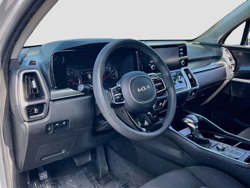 Used 2022 Kia Sorento LX FWD image 9