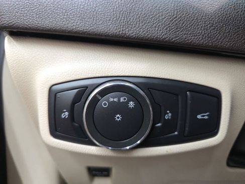 Used 2017 Lincoln MKC Select w/ Select Plus Package AWD/4WD image 29