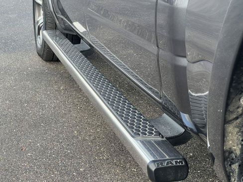 Used 2022 RAM 1500 Laramie AWD/4WD image 8