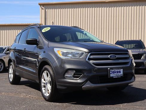 Used 2018 Ford Escape SE FWD image 1