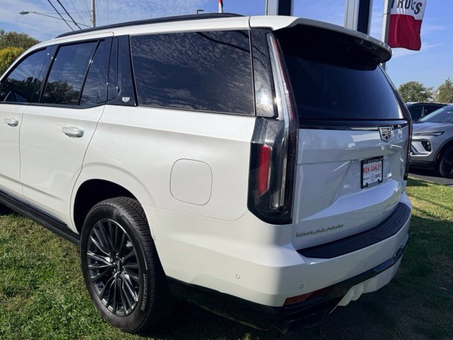 Used 2023 Cadillac Escalade V AWD/4WD image 11