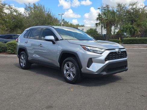 Used 2025 Toyota RAV4 XLE image 2