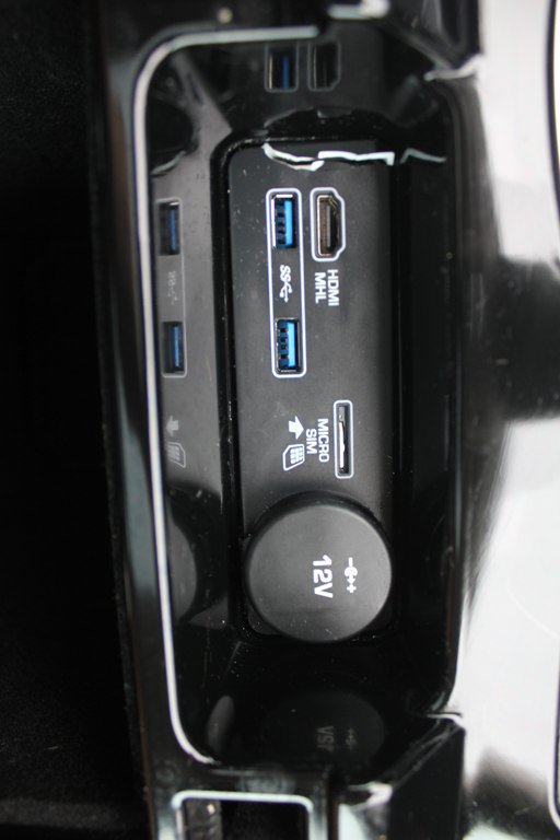 Used 2017 Land Rover Discovery HSE AWD/4WD image 24