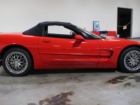 Used 2002 Chevrolet Corvette Convertible w/ Preferred Equipment Group2 RWD image 3