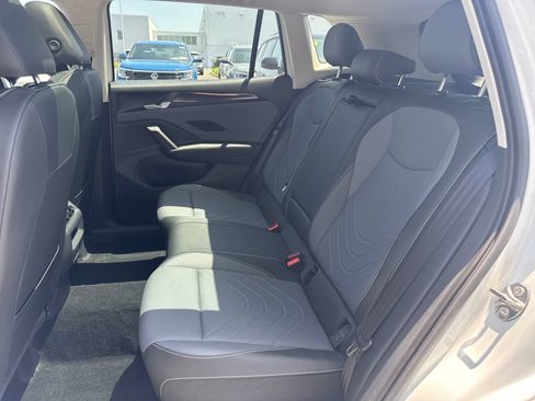 Certified 2025 Volkswagen Tiguan SE w/ Panoramic Sunroof Package AWD/4WD image 26
