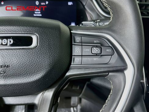 Used 2023 Jeep Grand Cherokee L Laredo AWD/4WD image 17