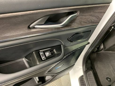 Used 2022 Jeep Grand Cherokee L Overland w/ Luxury Tech Group IV RWD image 31