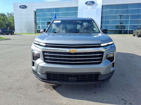 Used 2026 Chevrolet Traverse LT FWD image 8