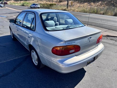 Used 2002 Chevrolet Prizm FWD image 4