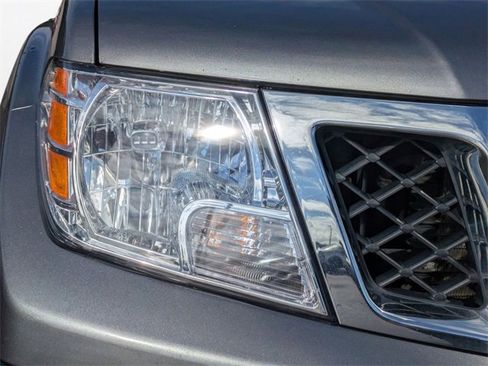 Used 2019 Nissan Frontier SL image 10