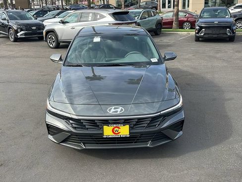 Used 2026 Hyundai Elantra SE FWD image 2