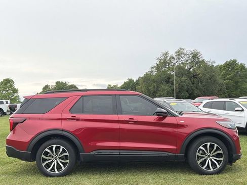 Used 2025 Ford Explorer ST-Line w/ Premium Package RWD image 7