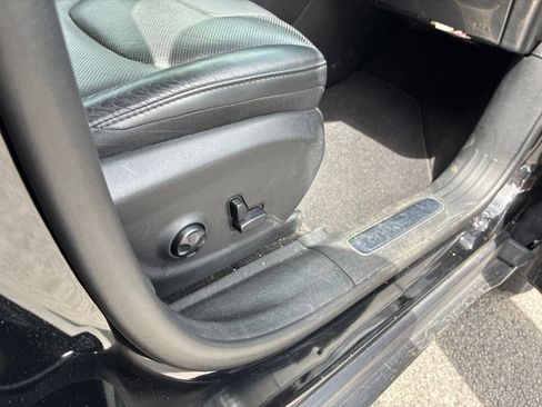 Used 2019 Jeep Cherokee Limited AWD/4WD image 39