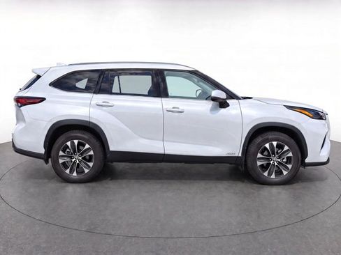Used 2026 Toyota Highlander XLE AWD/4WD image 8