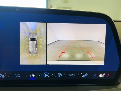 New 2026 Chevrolet Traverse LT w/ Sun and Wheel Package image 25