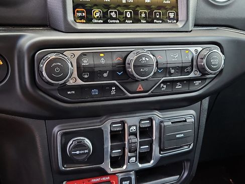 Used 2021 Jeep Wrangler Unlimited Rubicon 4xe w/ Cold Weather Group AWD/4WD image 17