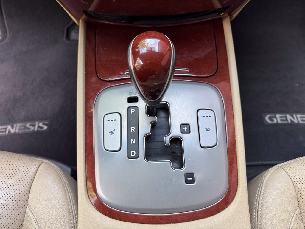 Used 2012 Hyundai Genesis 3.8 RWD image 15
