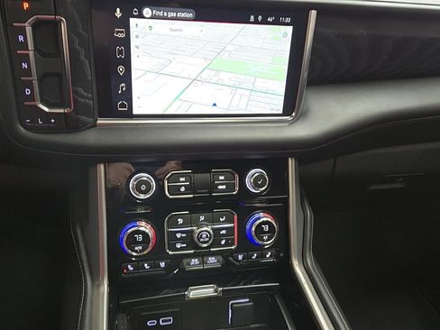 Used 2024 GMC Yukon Denali w/ Denali Reserve Package image 12