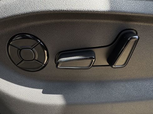 New 2026 Volkswagen Tiguan SE R-Line FWD image 27