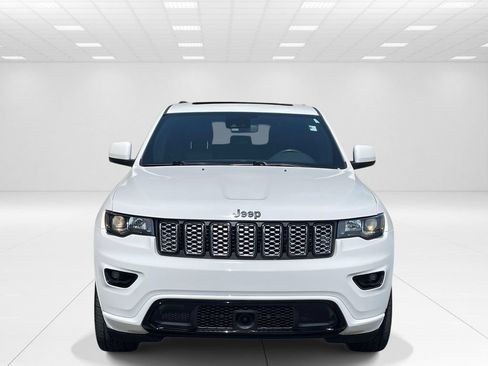 Used 2021 Jeep Grand Cherokee Laredo X AWD/4WD image 2
