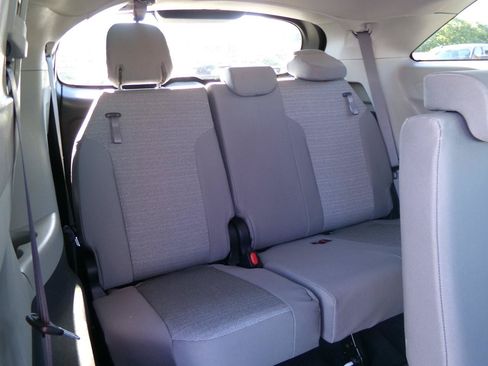 Used 2021 Toyota Sienna LE AWD/4WD image 36