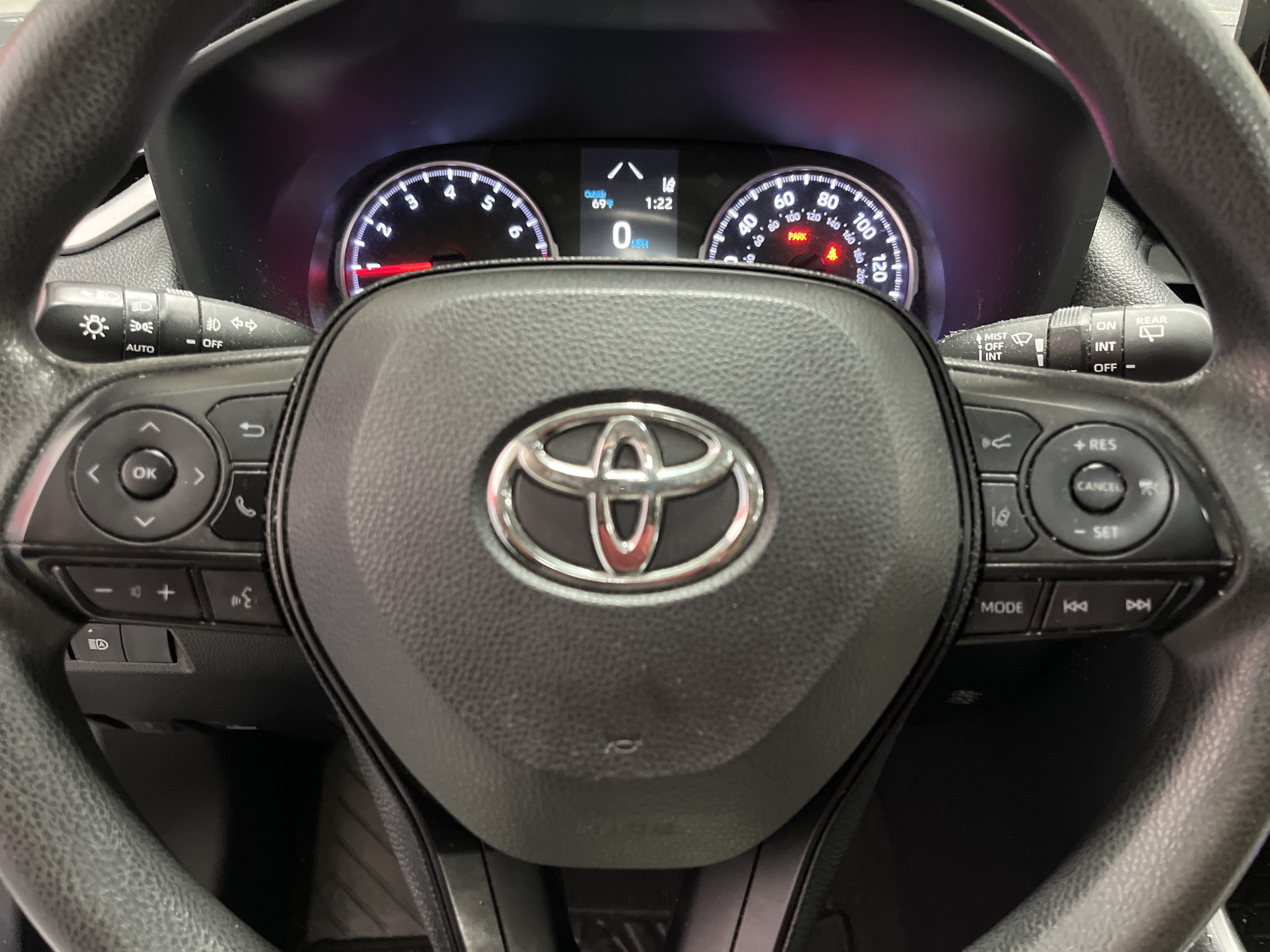 Used 2019 Toyota RAV4 XLE AWD/4WD image 8
