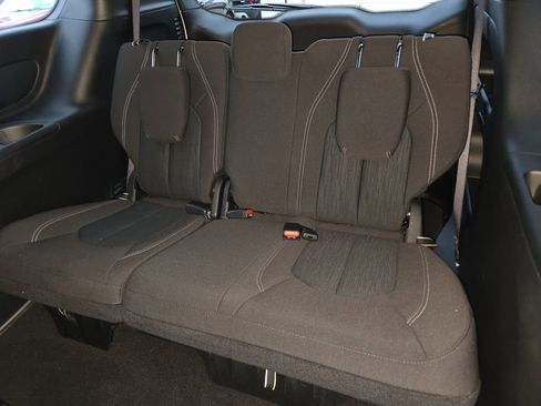 Used 2024 Chrysler Pacifica Touring image 18