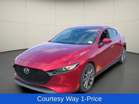 Used 2020 MAZDA MAZDA3 Hatchback FWD image 4