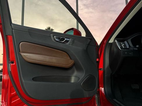 Used 2019 Volvo XC60 T5 Momentum w/ Advanced Package image 37