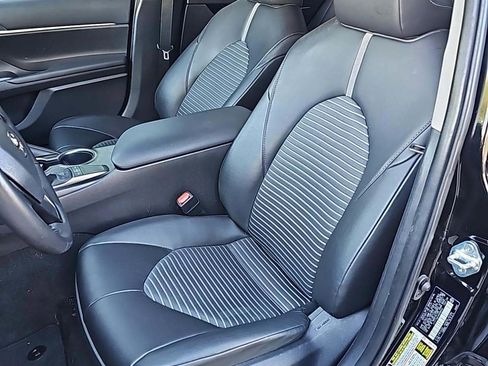 Used 2024 Toyota Camry SE w/ Convenience Package image 4