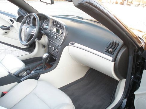 Used 2009 Saab 9-3 2.0T w/ Cold Weather Package FWD image 27