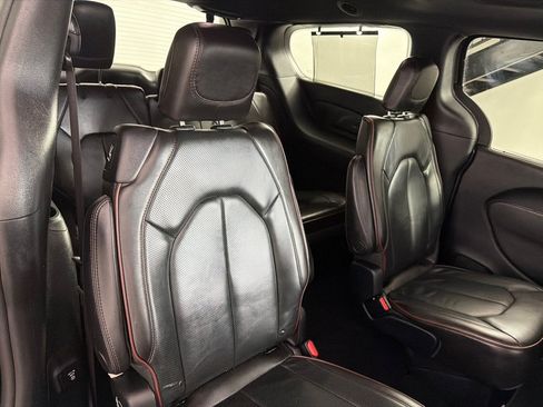 Used 2020 Chrysler Pacifica Limited FWD image 23